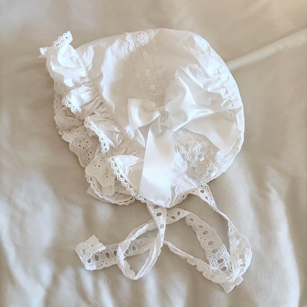 Adult bonnet